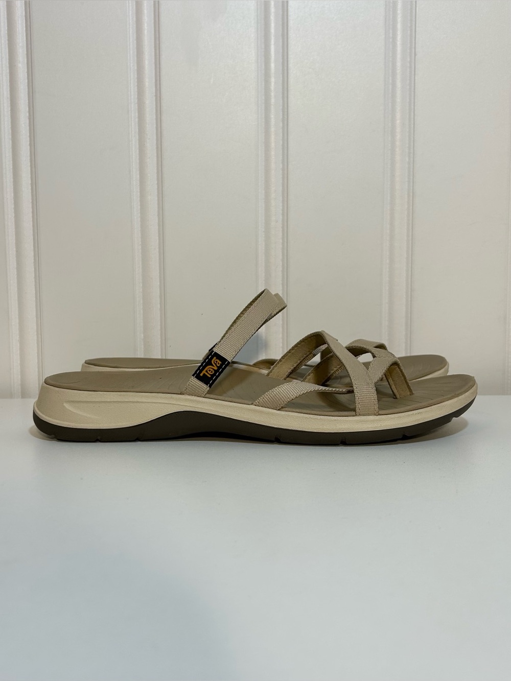 Teva tirrataveler flip flop sandals beige cream women’s 9